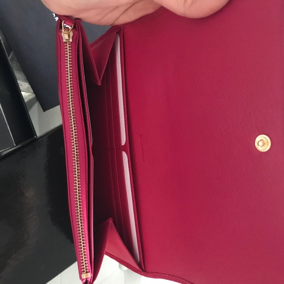 Saint Laurent Belle du Jour wallet in Fuchsia - Picture 4 of 8